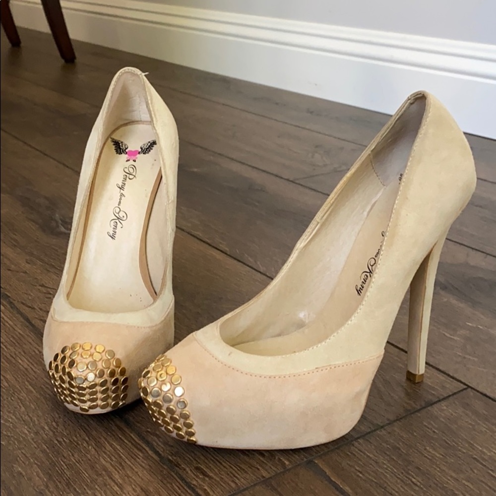 Penny loves Kenny cream gold stud toe heels